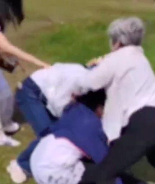 山西老太太爆料新闻视频,揭秘当地惊人真相！